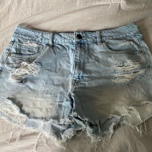 ae shorts size 14. Distressed.